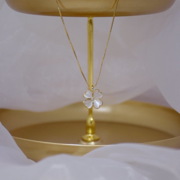 NEW 14K Gold Plated Diamond Clover Necklace - Picture 6 of 7